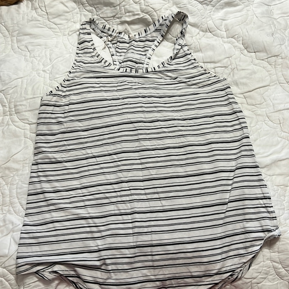 Lululemon black and white tank
